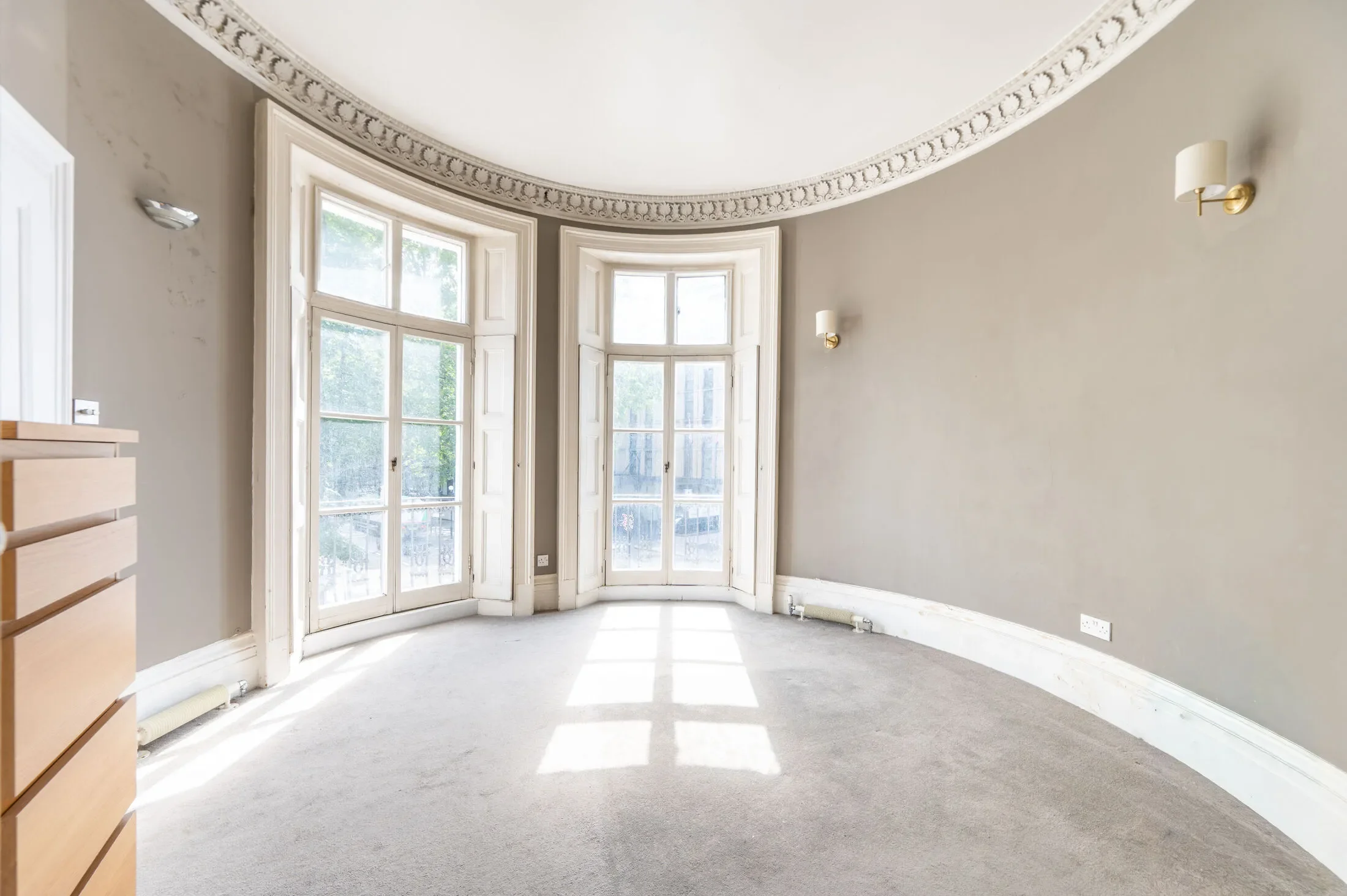 Flat Royal Crescent in Greater London