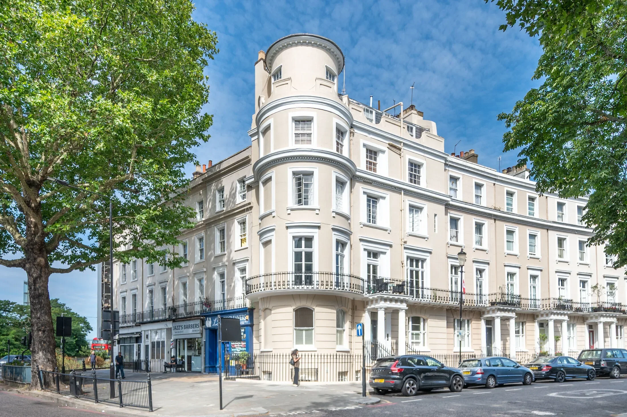 Flat Royal Crescent in Greater London