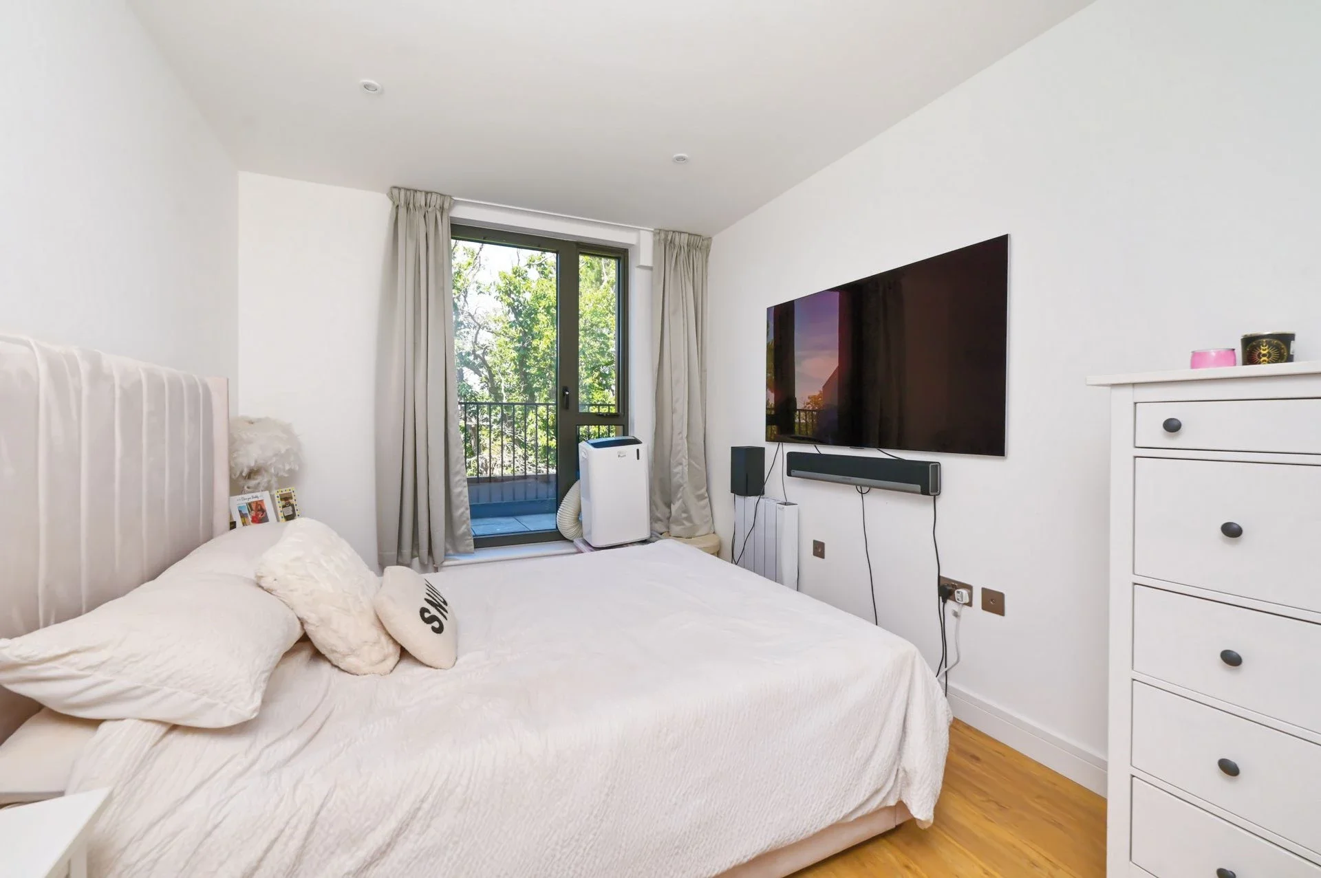 Flat Farnborough Road in Rushmoor