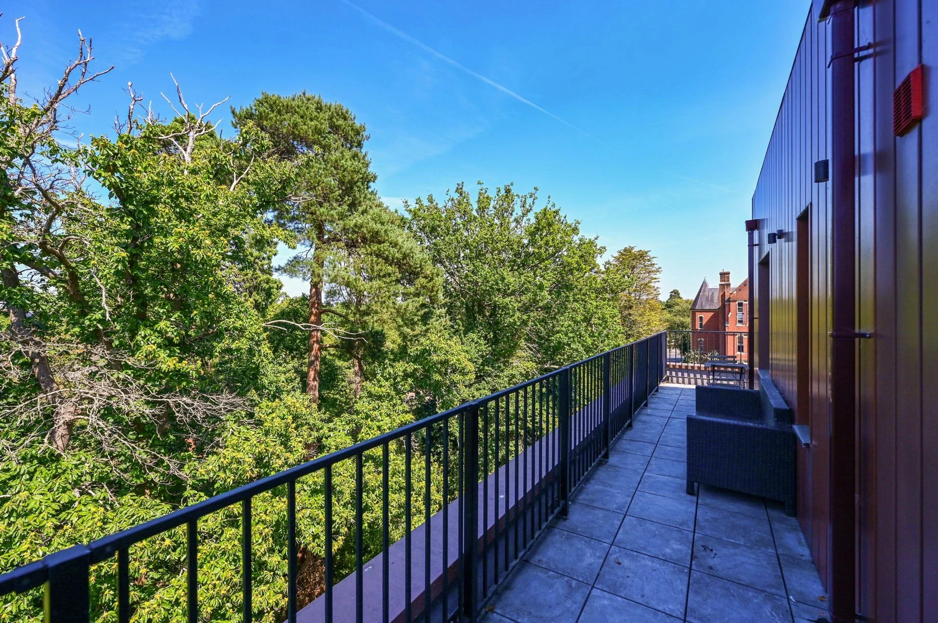Flat Farnborough Road in Rushmoor