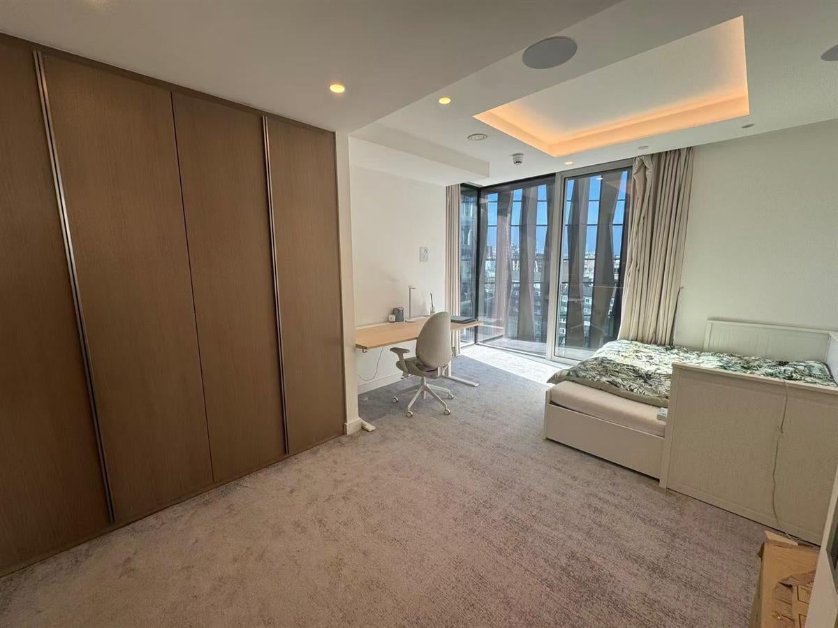 Flat St Clare Street in City of London