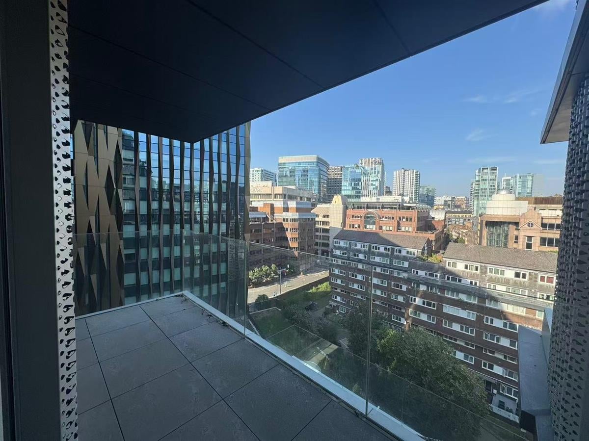 Flat St Clare Street in City of London