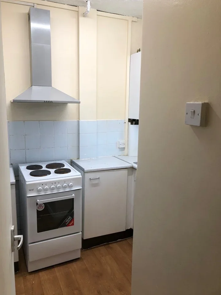 Room Australia Road in Greater London
