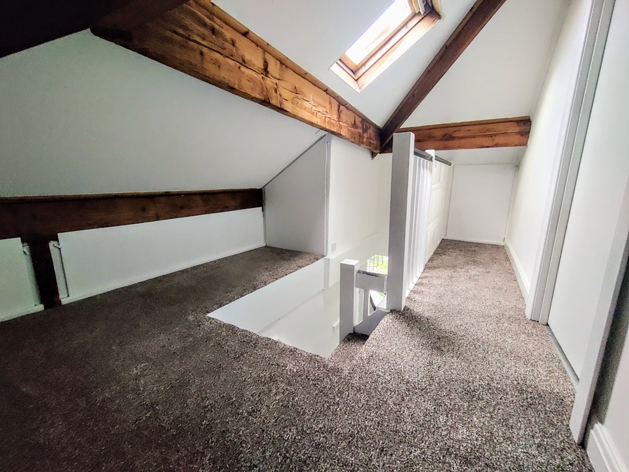 Room Brooklands Avenue in Preston