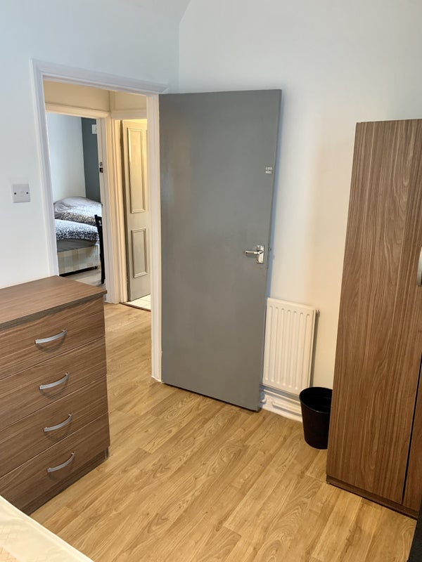 Room Shelbourne Road in Greater London