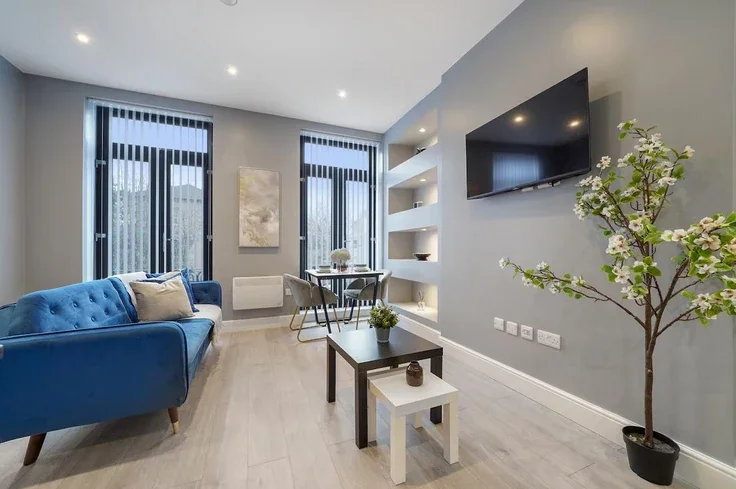 Flat Drayton Road in Greater London