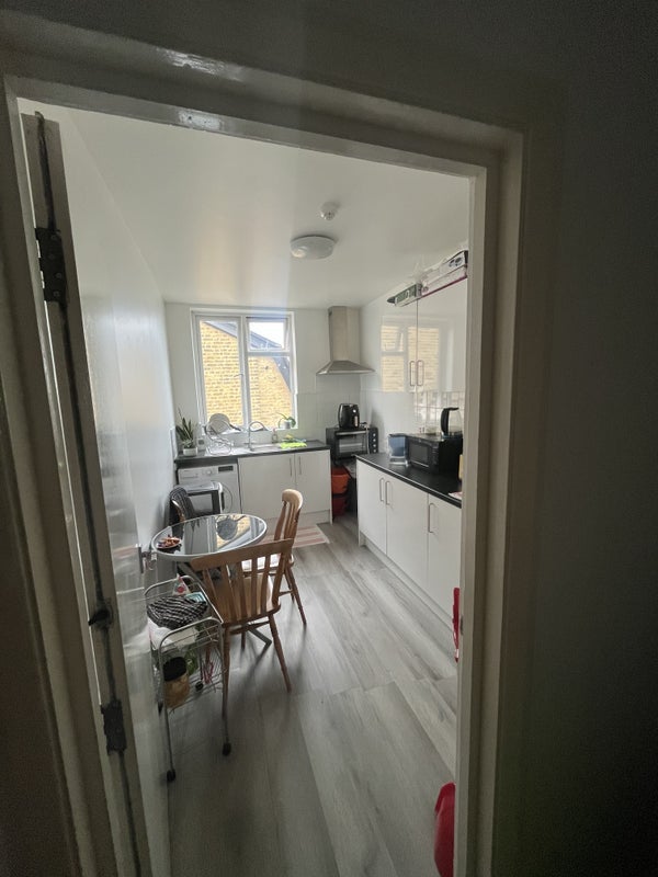 Room Mount Ephraim Road in Greater London