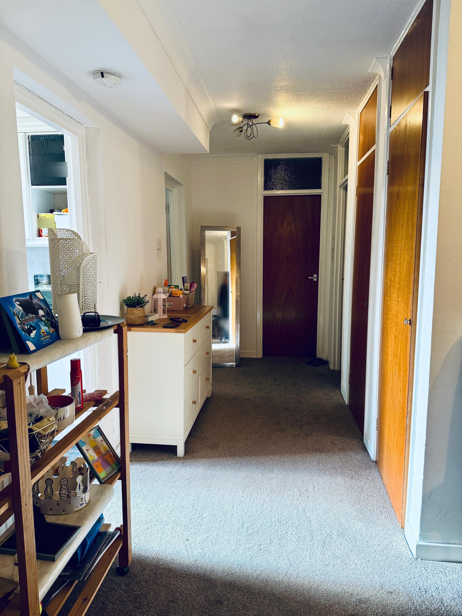 Flat Greyhound Road in Greater London