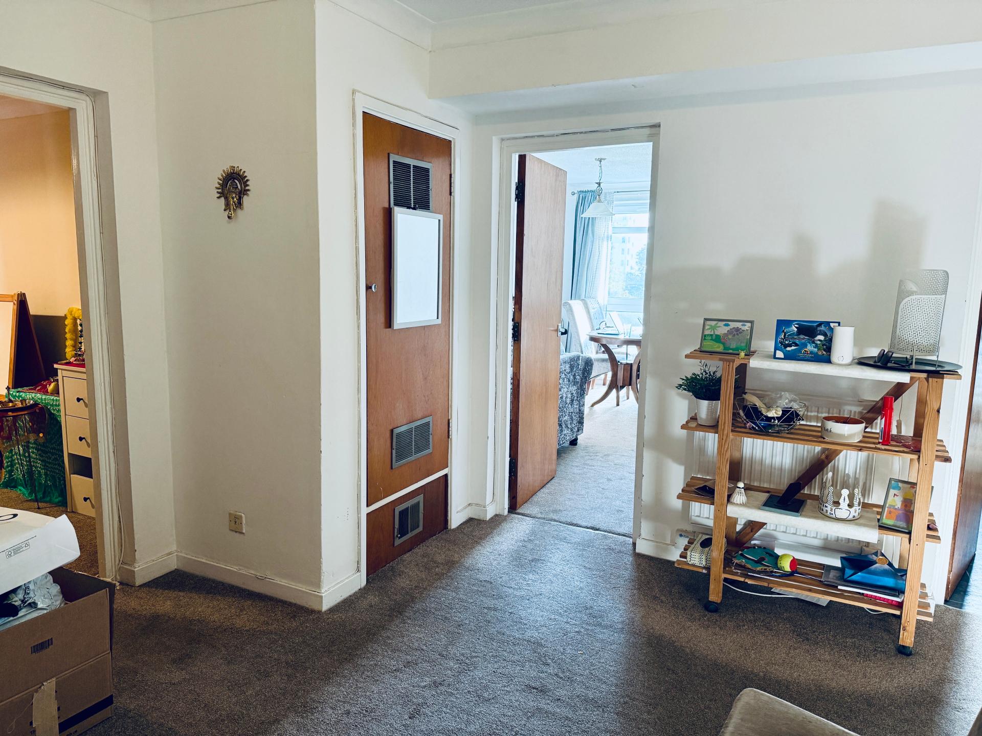 Flat Greyhound Road in Greater London
