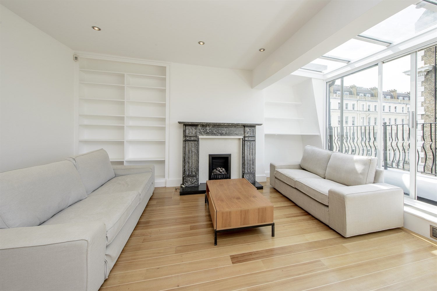 Flat Marloes Road in Greater London