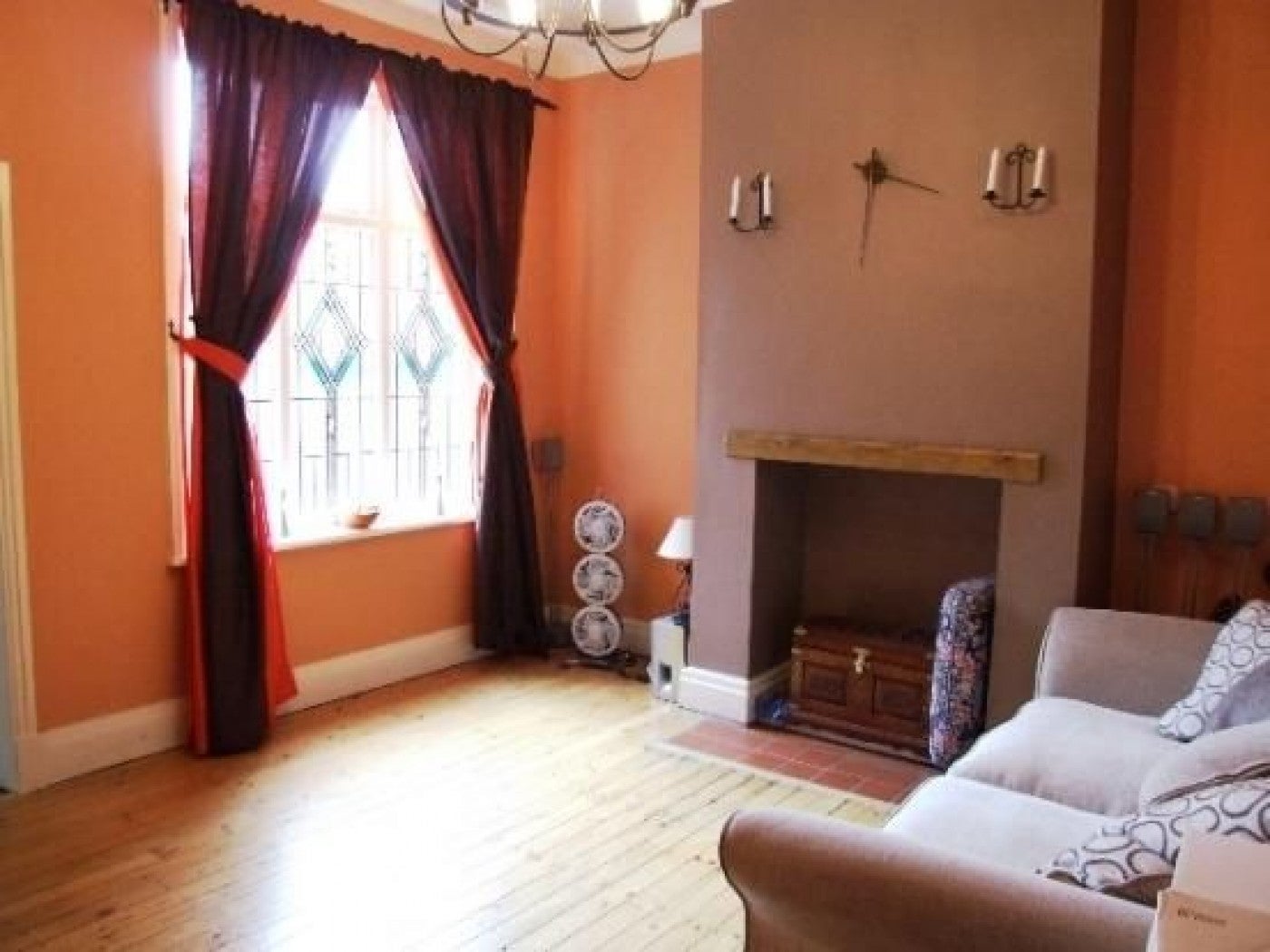 Flat Lorraine Avenue in Preston