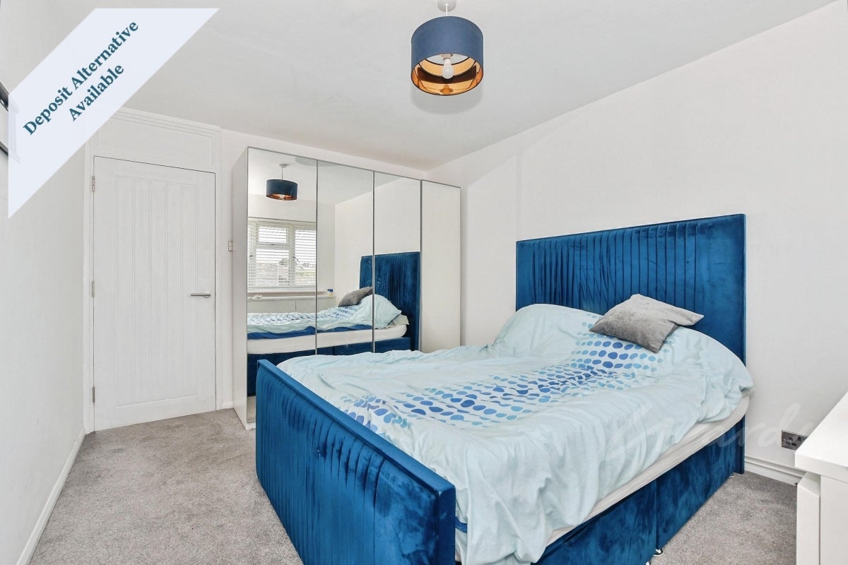 Flat Cressfield in Ashford