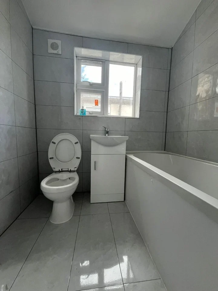 Room South Esk Road in Greater London