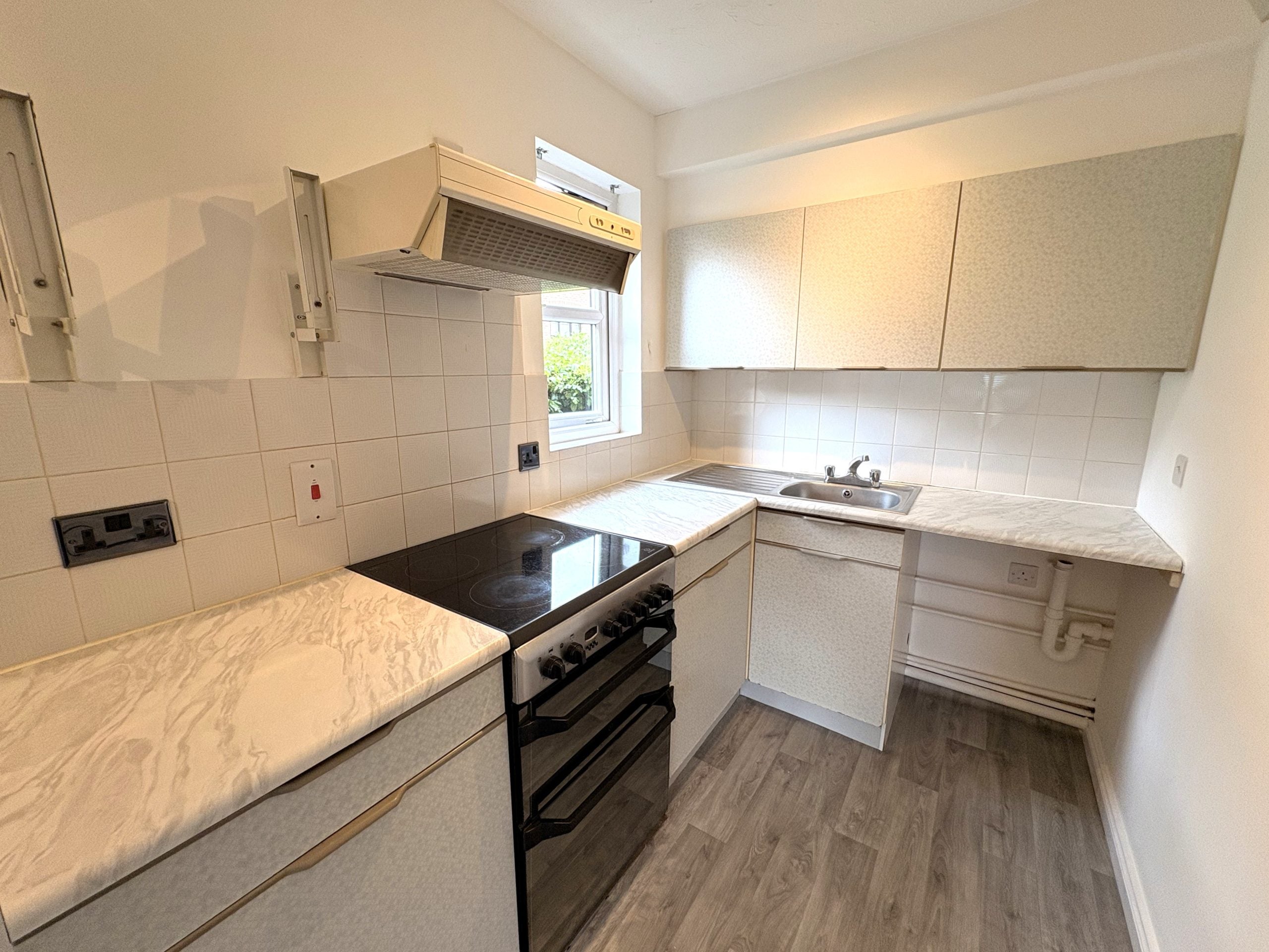 Flat Manor Road in Greater London