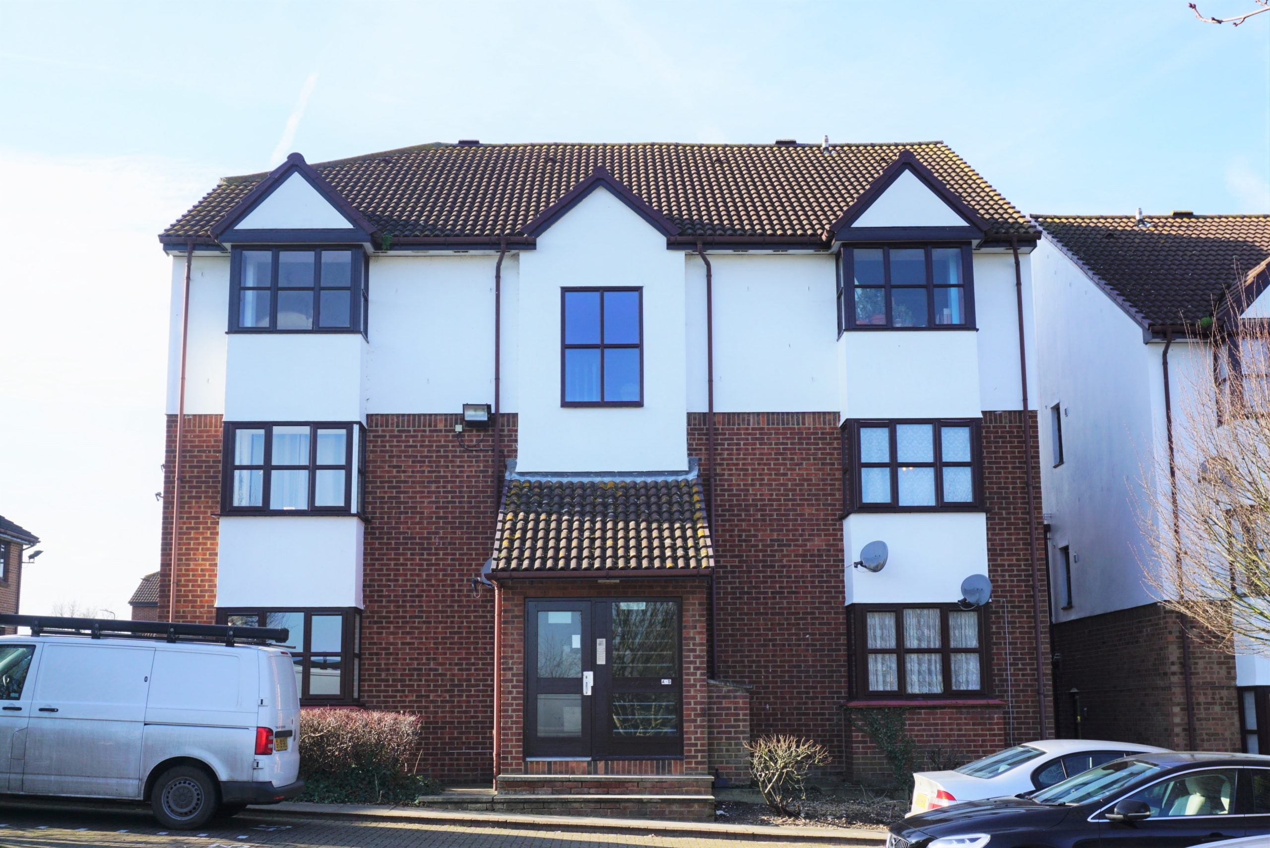 Flat Manor Road in Greater London