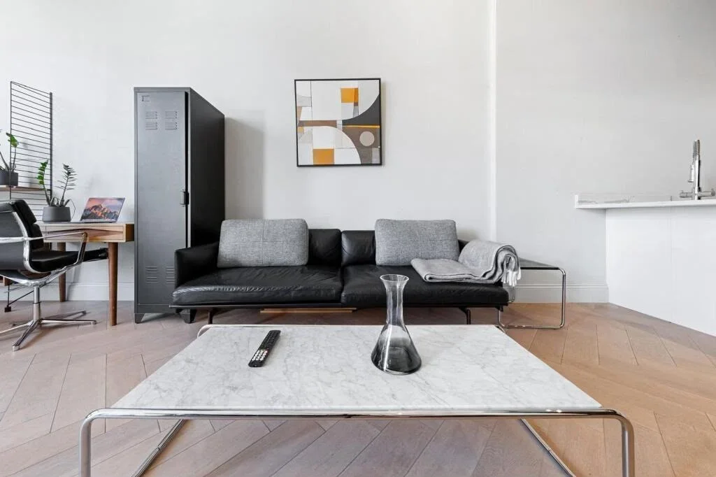 Flat Crabtree Lane in Greater London
