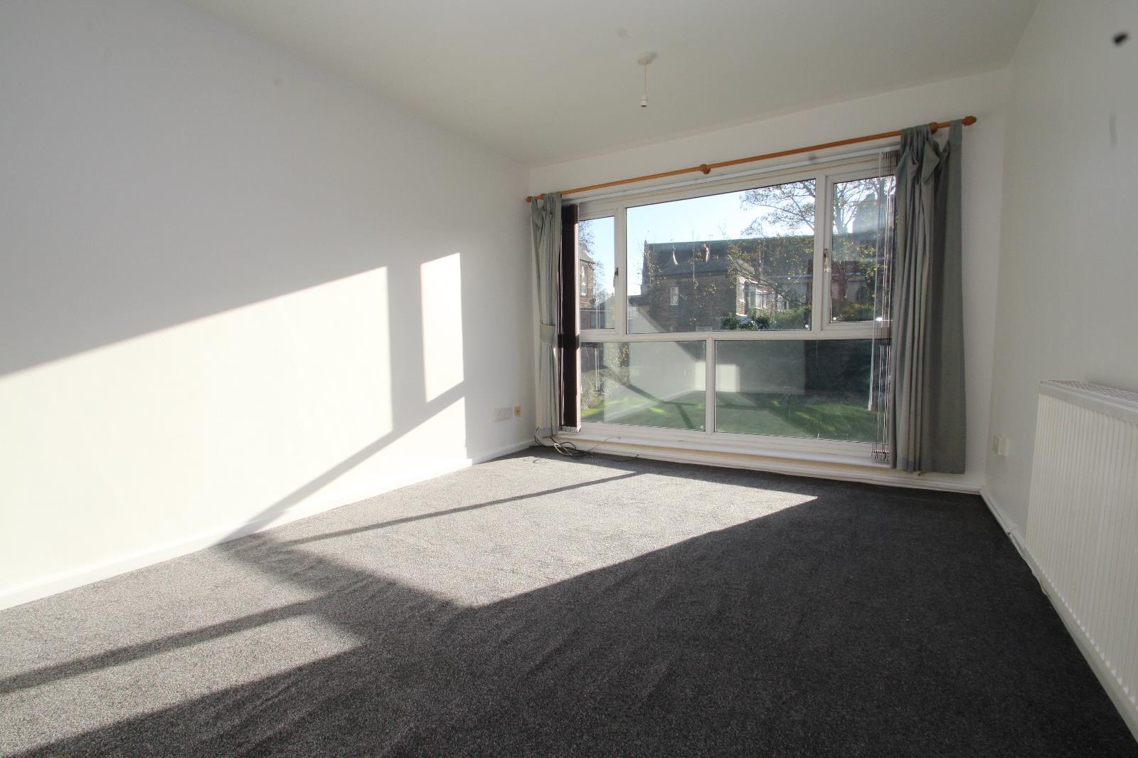 Flat West Hill Avenue in Leeds