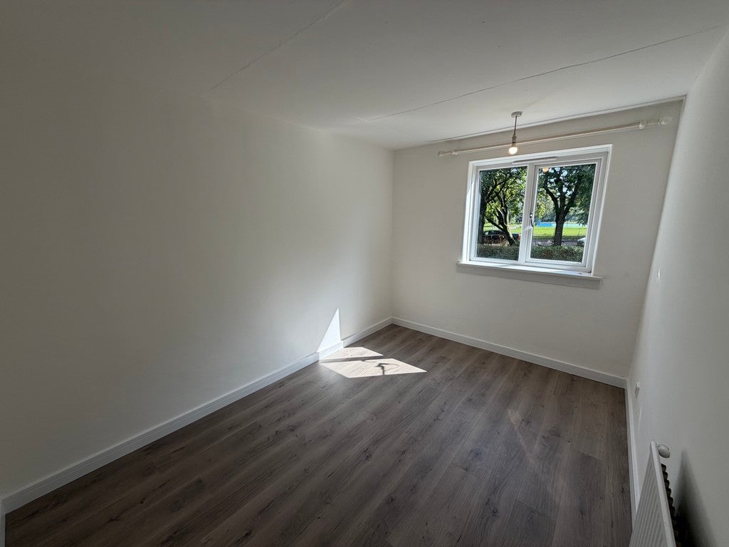Flat Howgate Avenue in Glasgow