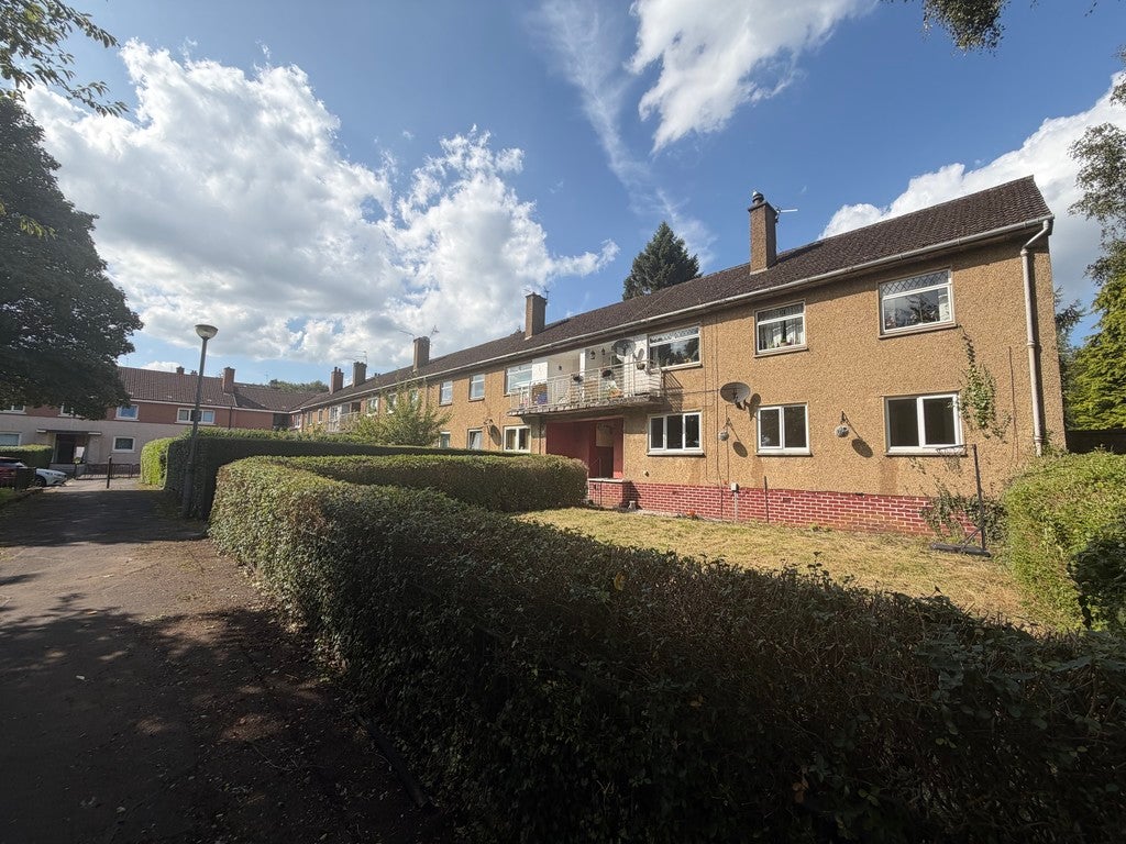 Flat Howgate Avenue in Glasgow