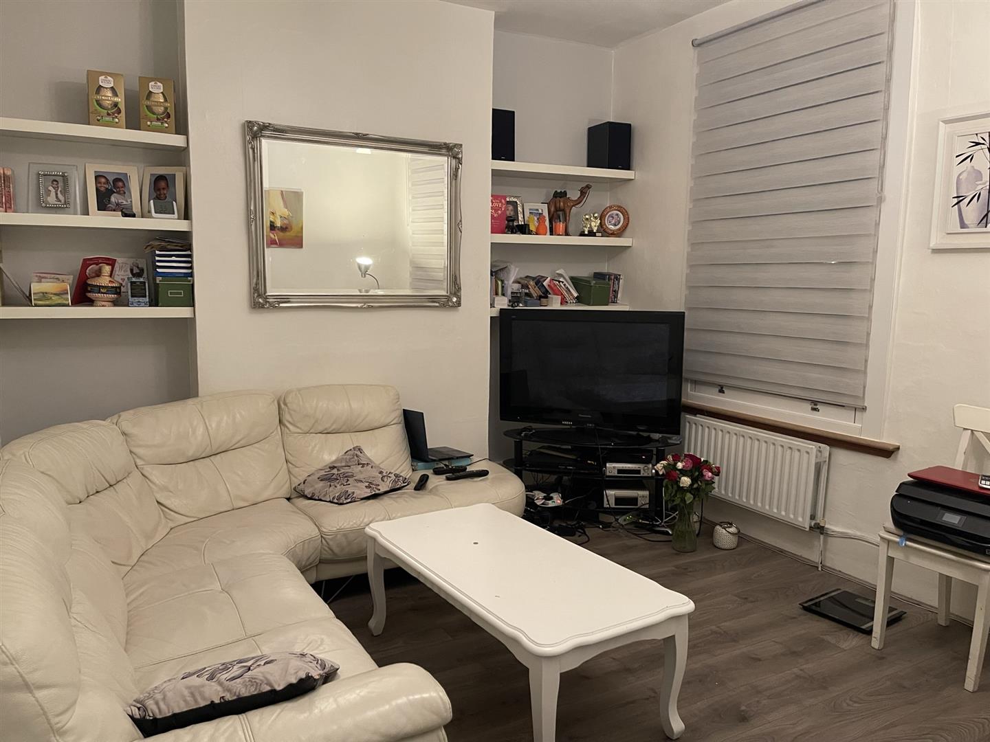 Flat Mayton Street in Greater London