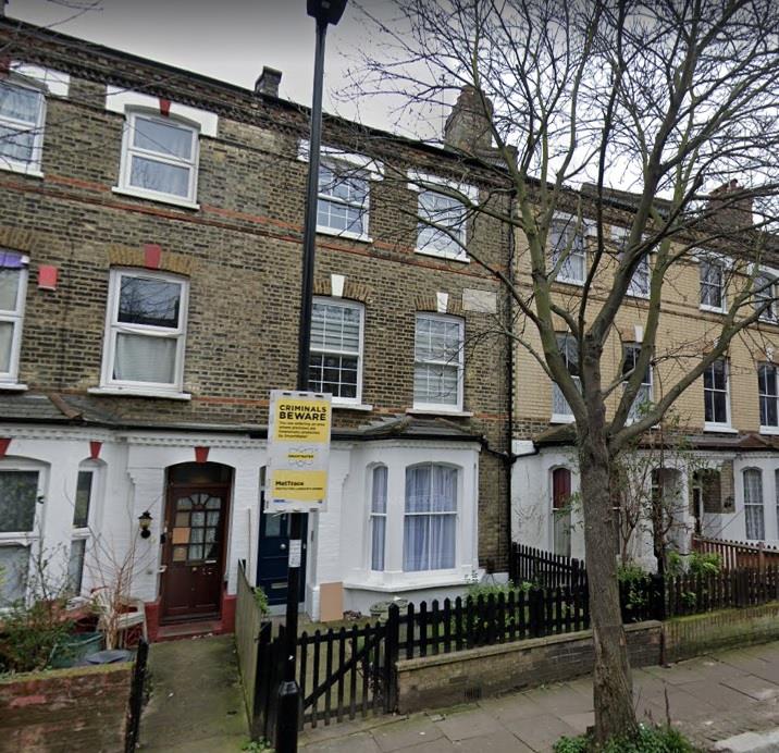 Flat Mayton Street in Greater London
