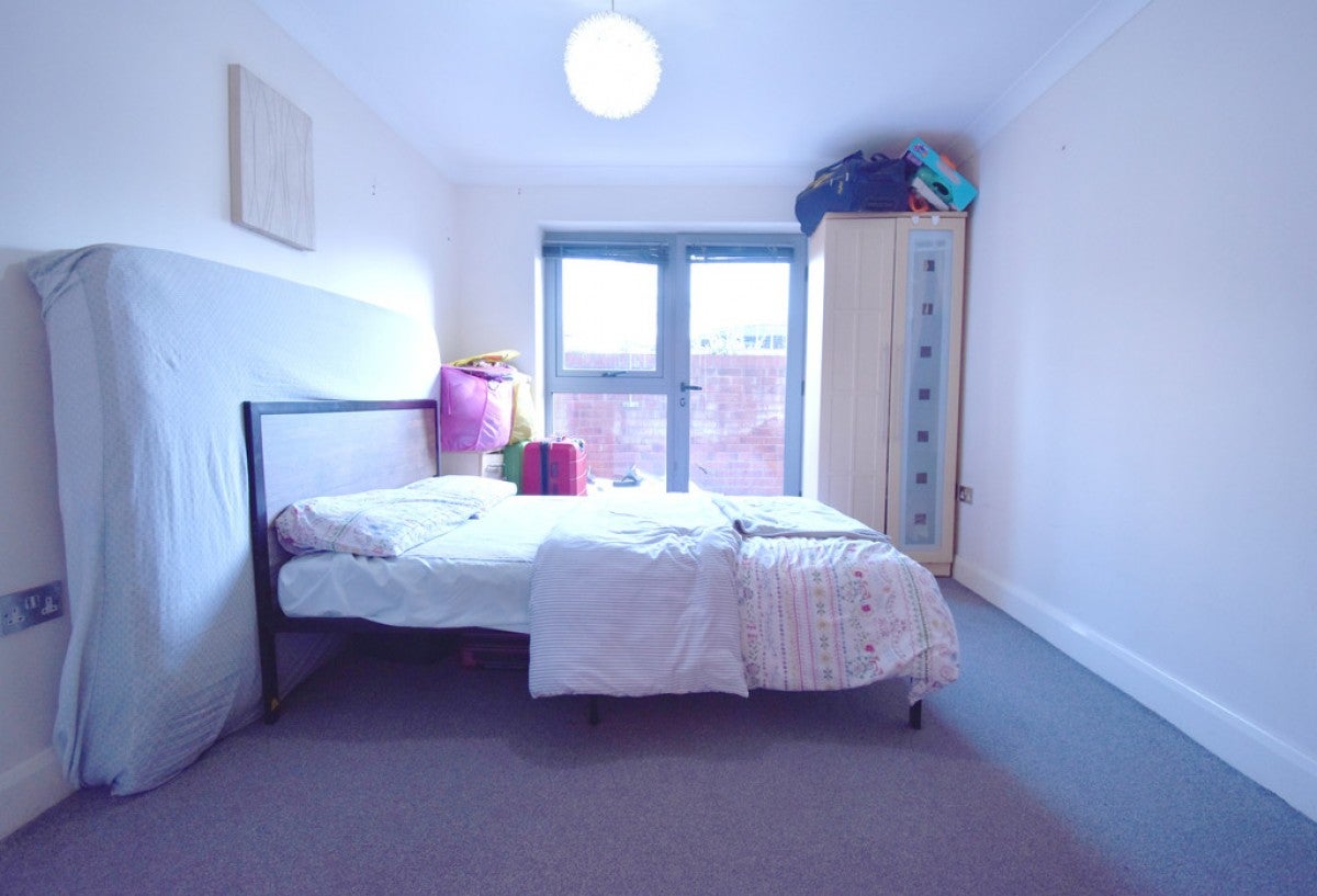 Flat Drapers Field in Coventry
