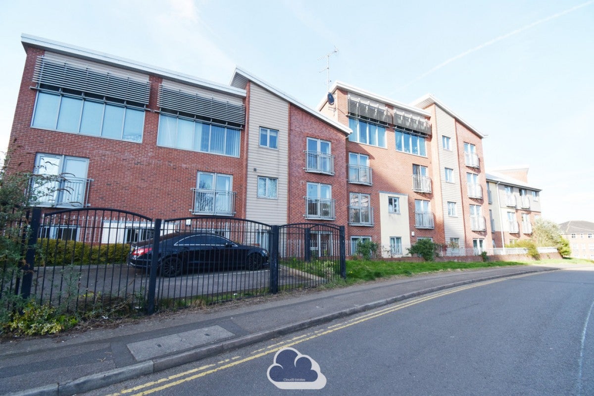 Flat Drapers Field in Coventry
