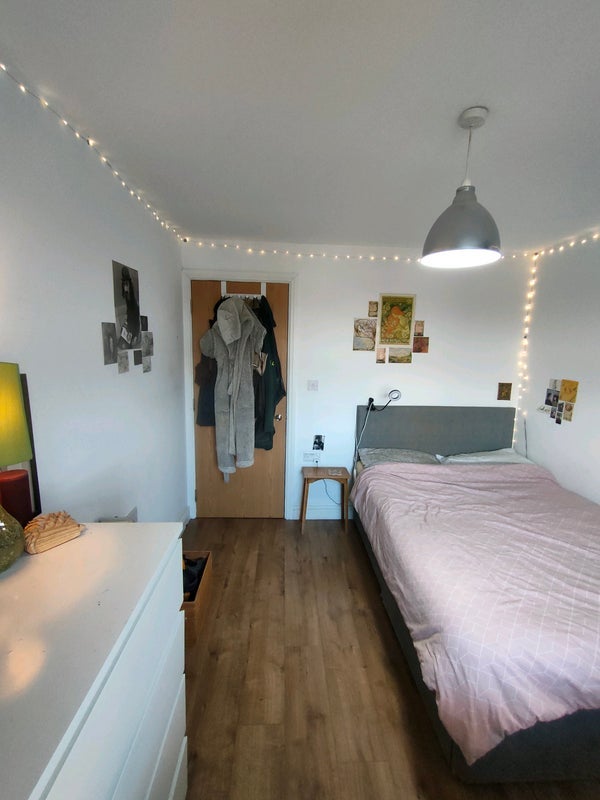 Room Coldharbour Lane in Greater London