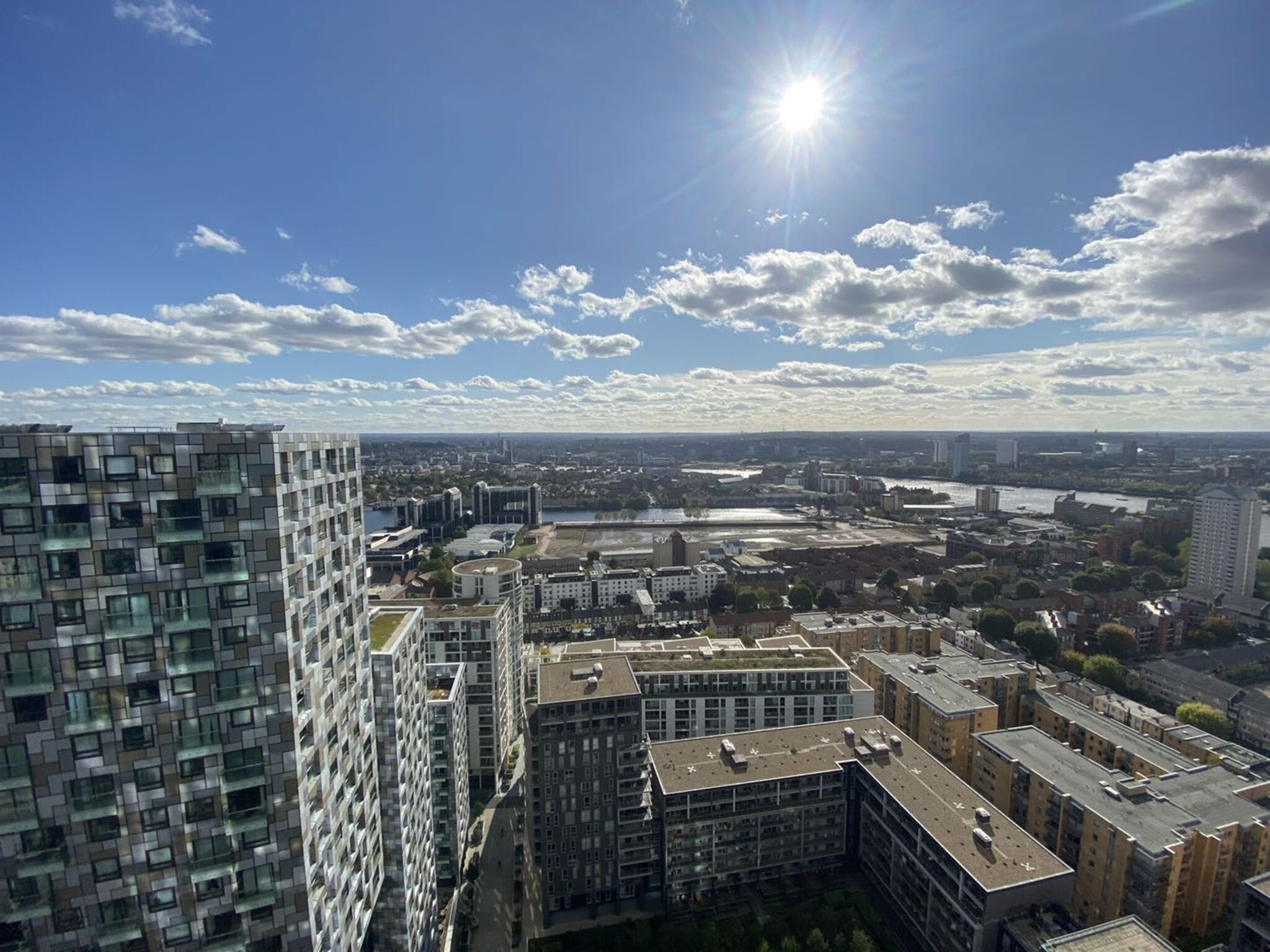 Flat Harbour Way in Greater London