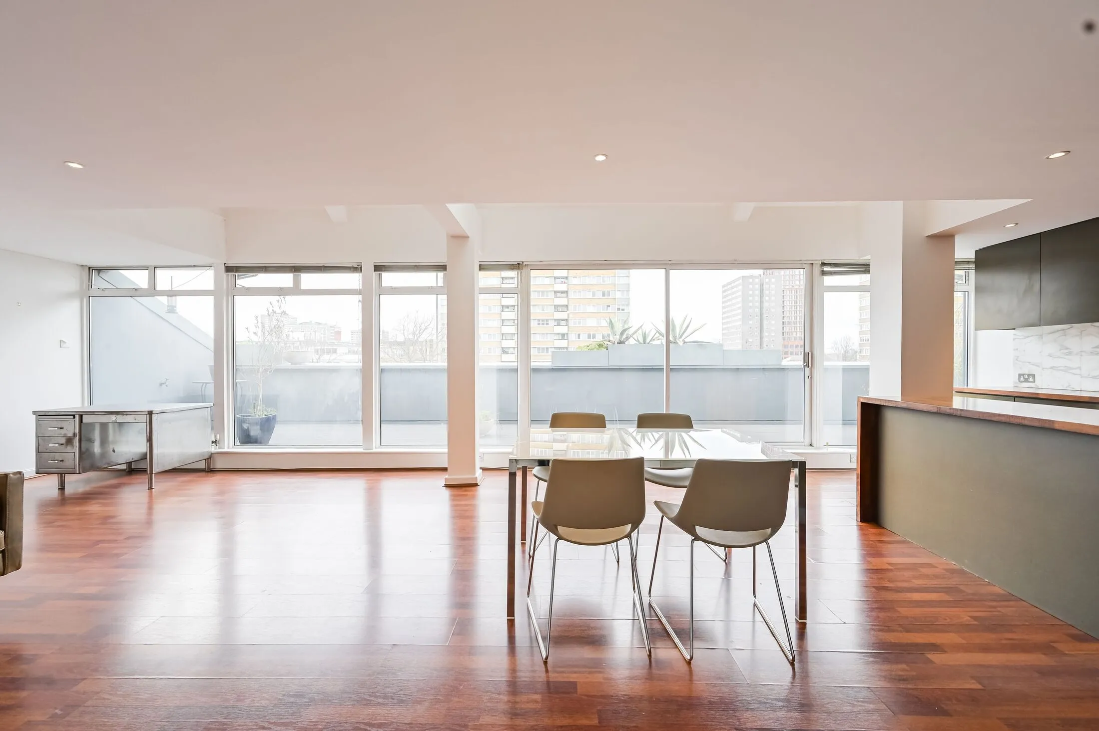Flat Mitchell Street in Greater London