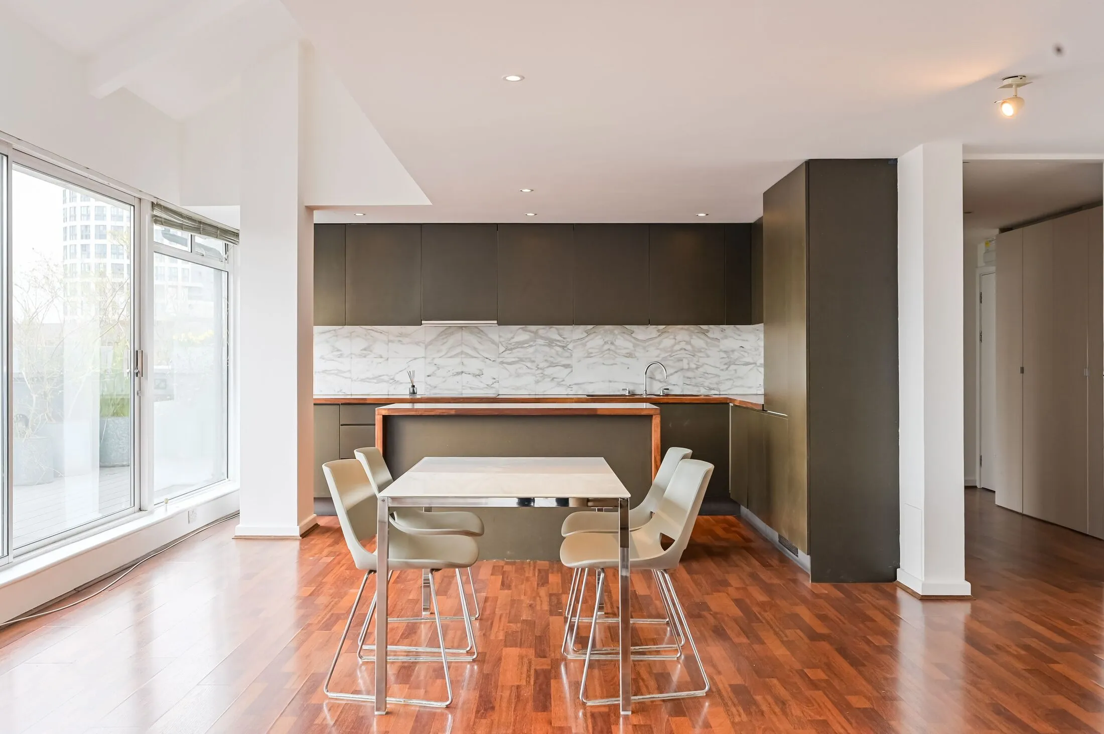 Flat Mitchell Street in Greater London