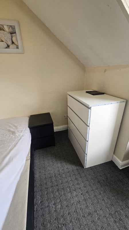 Room Beauvale Road in Nottingham