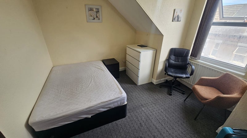 Room Beauvale Road in Nottingham