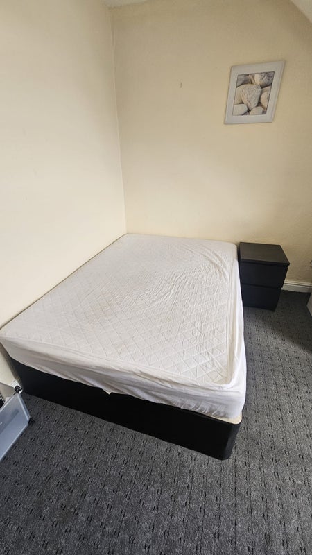 Room Beauvale Road in Nottingham