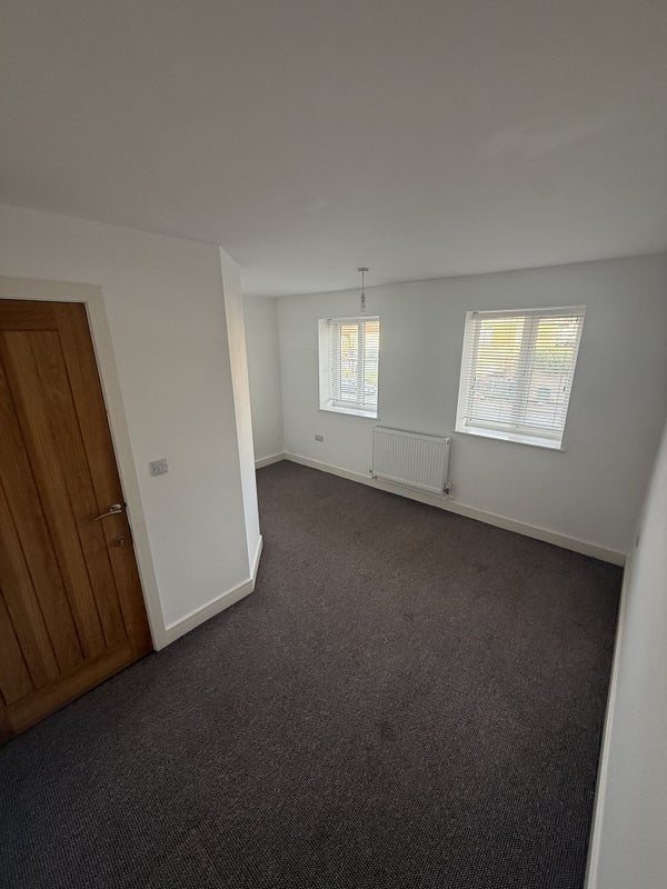Room Birchwood Road in Bristol