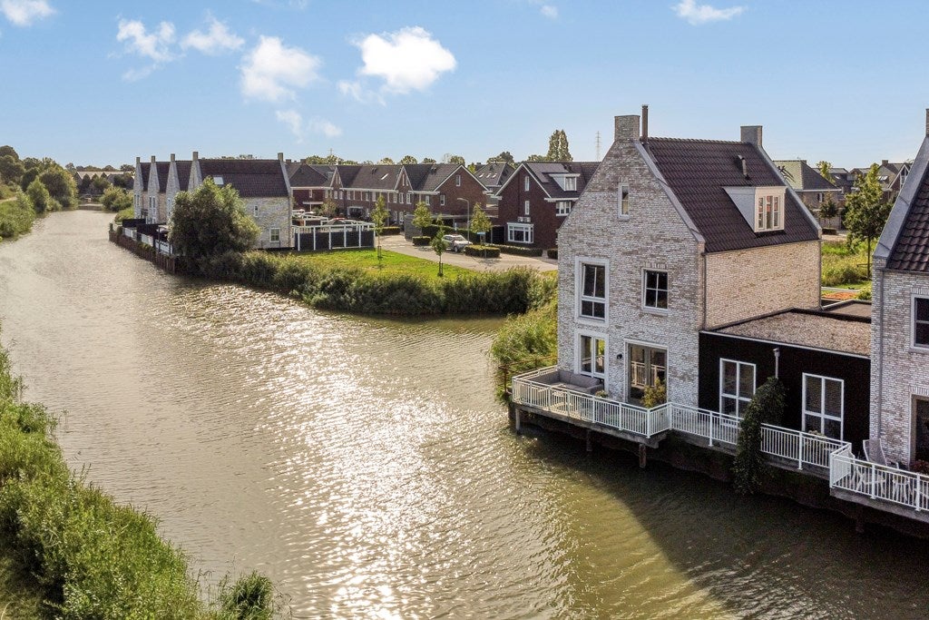 Huis J van Damstraat 23 in Kesteren