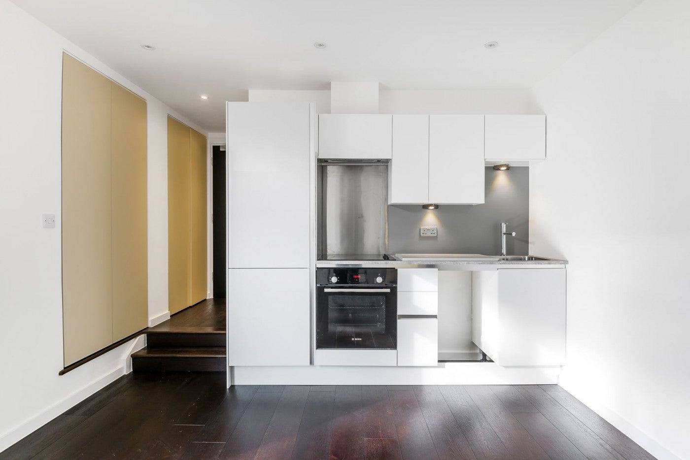 Flat Adolphus Road in Greater London
