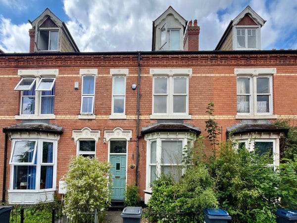 Flat Woodhurst Road in Birmingham