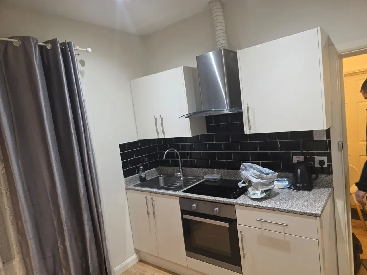 Flat Parvis Road in Woking