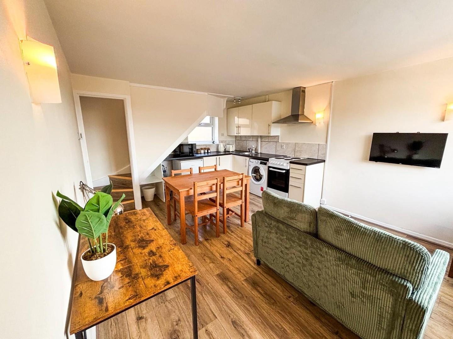 Flat B6165 in Burnt Yates