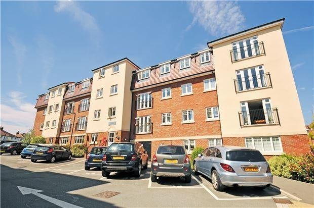 Flat Schoolgate Drive in Greater London