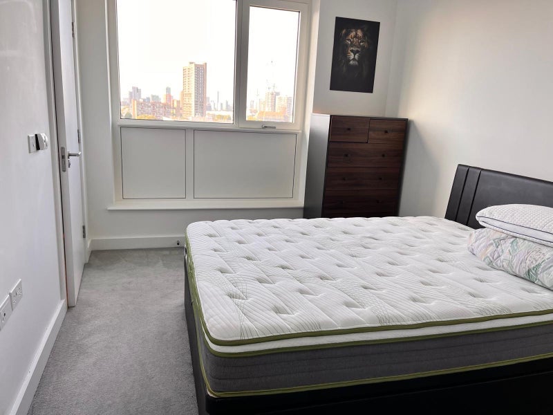 Room Poplar High Street in Greater London