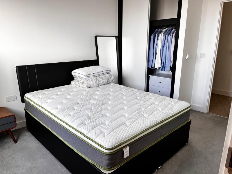 Room Poplar High Street in Greater London