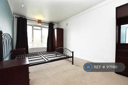 Room Syon Lane in Greater London