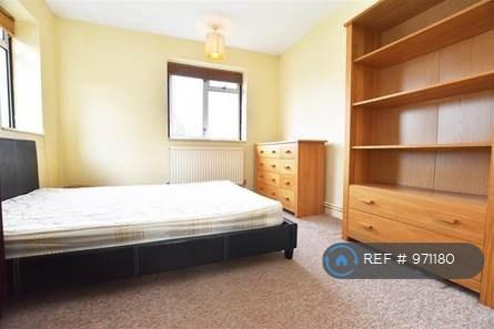 Room Syon Lane in Greater London