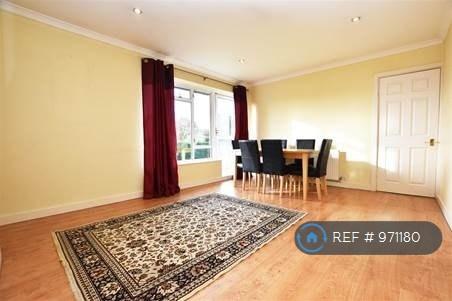 Room Syon Lane in Greater London