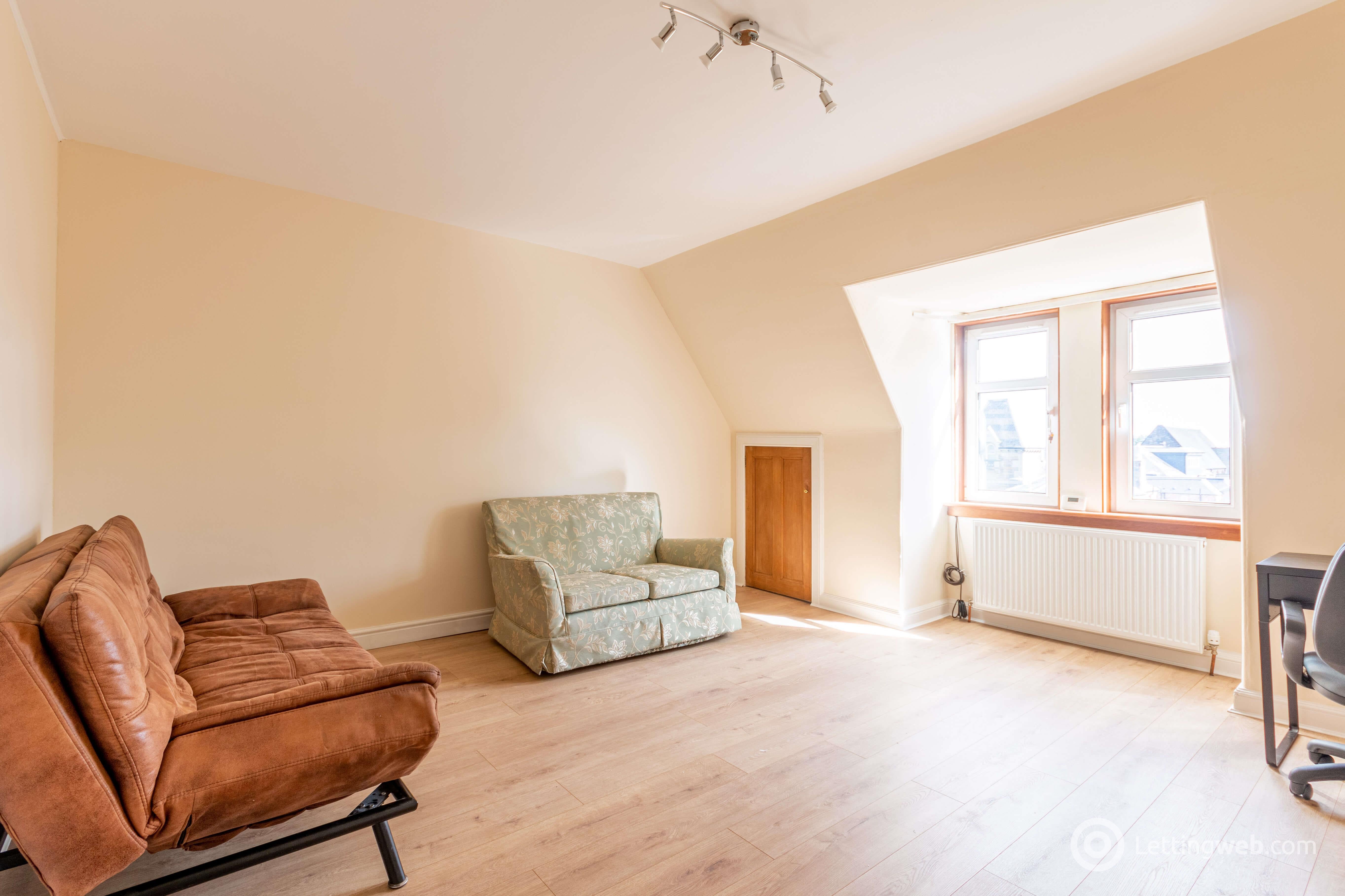 Flat Craigmillar Park in City of Edinburgh