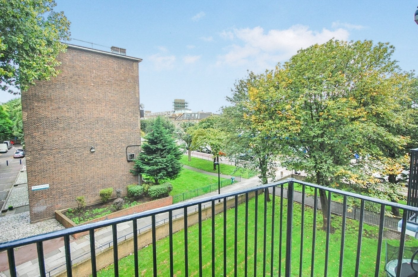 Flat Perryn Road in Greater London