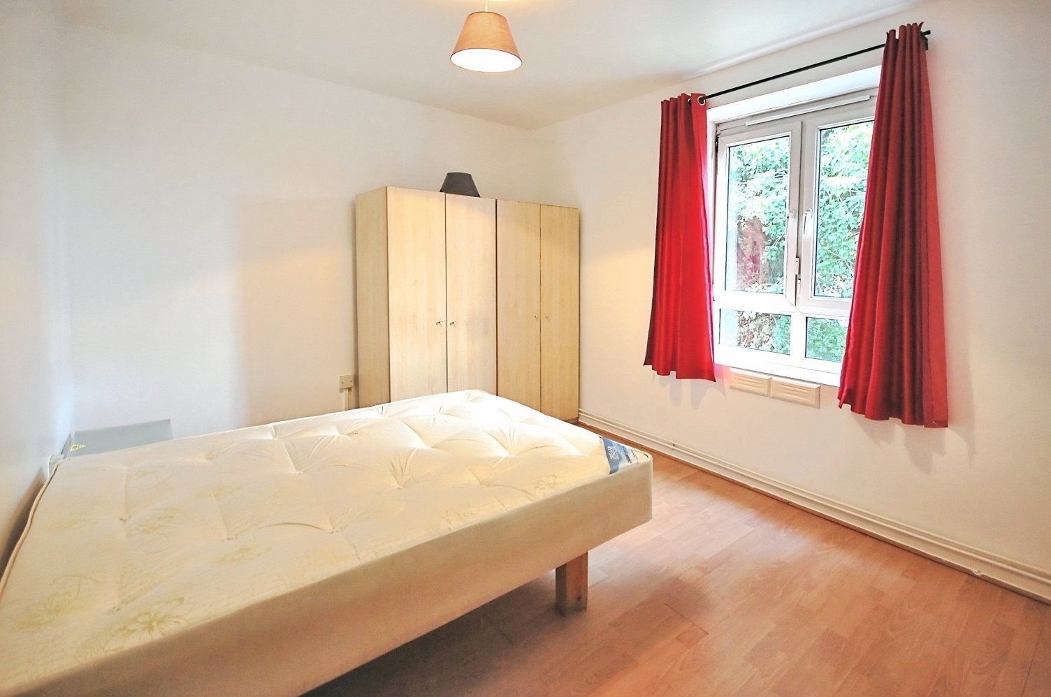 Flat Perryn Road in Greater London