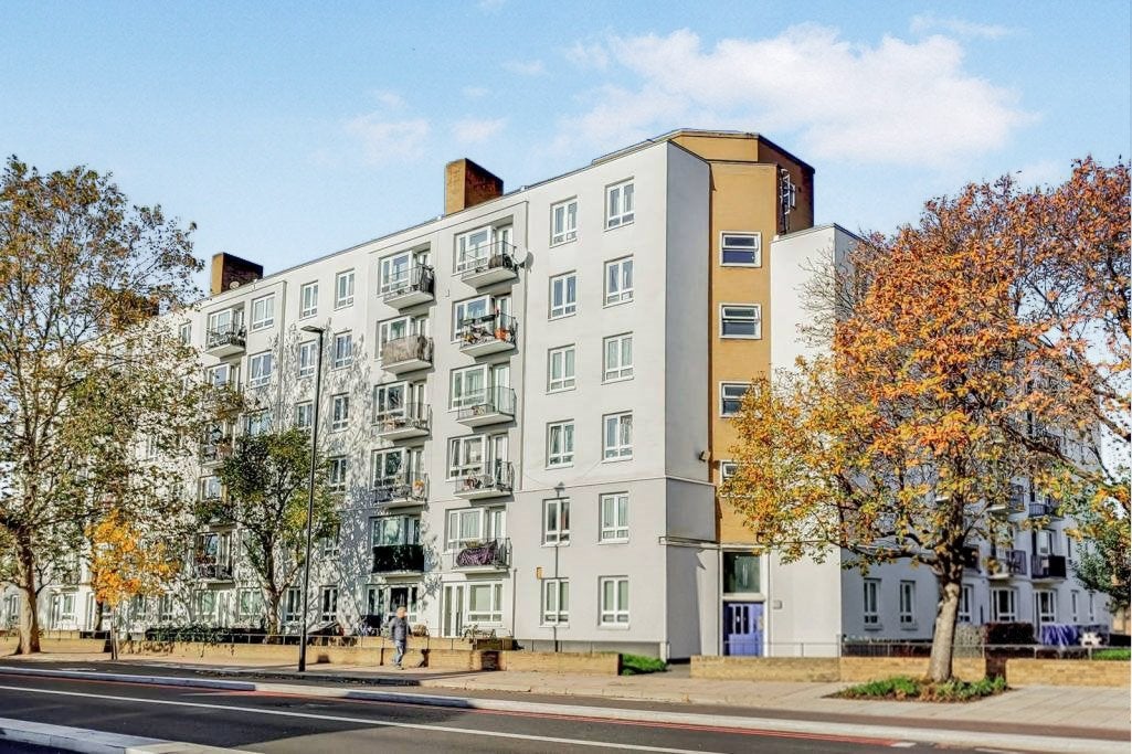 Flat Perryn Road in Greater London